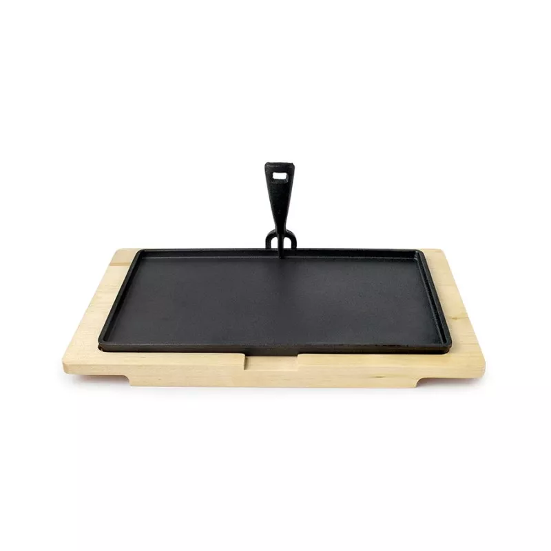 PLATO HIERRO FUNDIDO +BASE MADERA IBILI 667734 rectangular negro con base de madera, ideal para cocinar y servir.