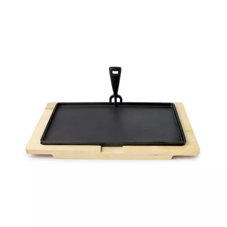 PLATO HIERRO FUNDIDO +BASE MADERA IBILI 667734 rectangular negro con base de madera, ideal para cocinar y servir.