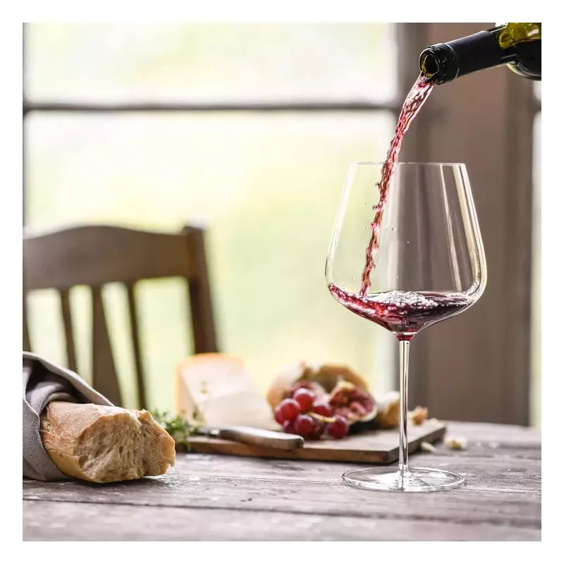 COPA ZWIESEL VERVINO BORGOÑA 140 de cristal transparente, diseño elegante y forma amplia para realzar los aromas del vino.