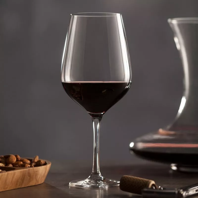 Copa ZWIESEL FENIX BURDEOS 130 de vidrio transparente con diseño elegante y capacidad para vino tinto.