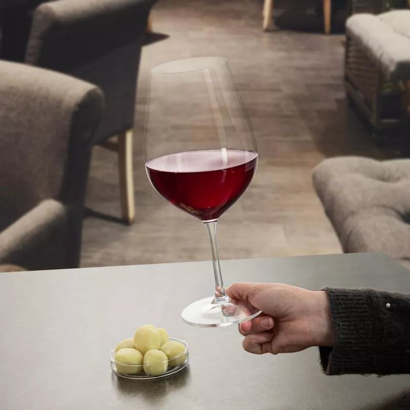 COPA BOHEMIA MAGNUS Nº1,1L de cristal transparente, diseño elegante y contemporáneo, ideal para vino tinto.
