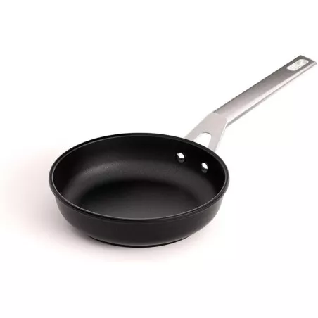 Sartén Valira Aire 24 cm de aluminio fundido inducción, color negro mate con mango de acero inoxidable ergonómico.