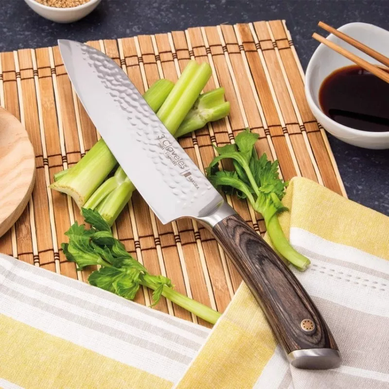 Cuchillo Sakura Santoku 17,5 01018 de acero inoxidable con mango de madera y diseño elegante y moderno