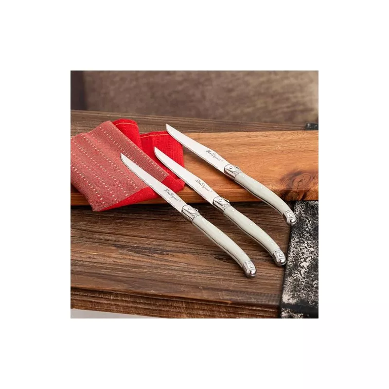 JUEGO CUCHILLO STEAK RUSTIC BCO LOU 6 P con mangos blancos de diseño elegante y cuchillas de acero inoxidable brillante