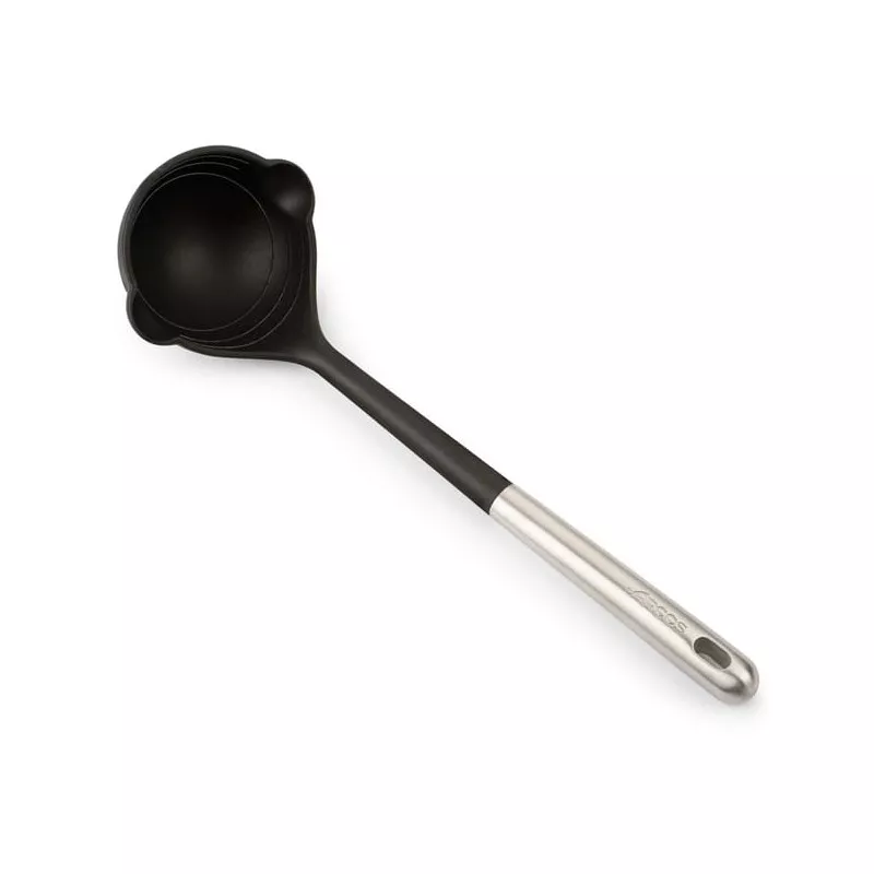 Cazo Arcos 685400 de nylon negro con mango de acero inoxidable y diseño ergonómico.