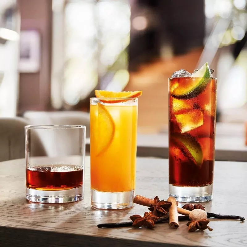 VASO ISLANDE 30 FB ARCOROC de vidrio transparente con diseño elegante, ideal para cocktails y bebidas frías.