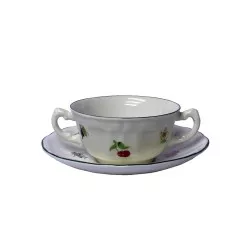 TAZA CONSOME C/P FLORES C/FILO de cerámica blanca con diseño floral y acabado brillante, incluye plato a juego.