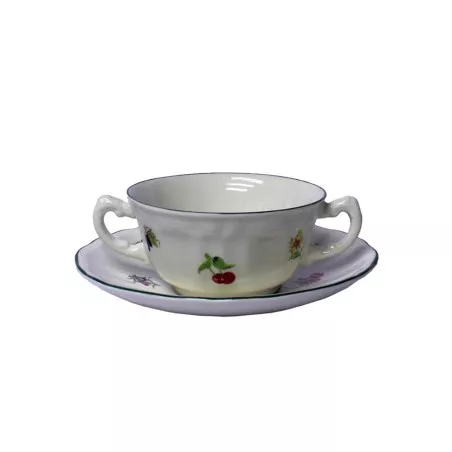 TAZA CONSOME C/P FLORES C/FILO de cerámica blanca con diseño floral y acabado brillante, incluye plato a juego.