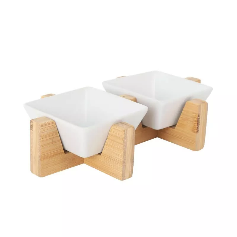 SET BOL 2P B1255 SOPORT BAMBU B4824 con diseño cuadrado, acabados en cerámica blanca y soporte de bambú natural.