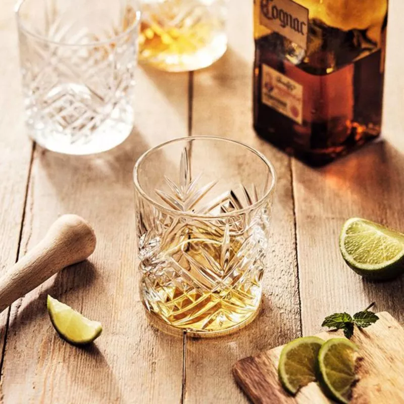 VASO EUGENE 30 CL de cristal transparente con diseño tallado y acabado brillante ideal para bebidas.