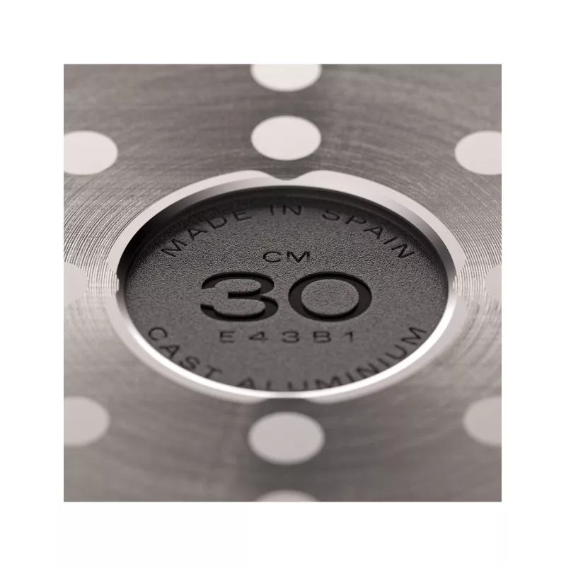 PAELLERA 30 VALIRA AIRE 4672/25 IND de aluminio con acabado pulido y diseño tradicional de puntos.