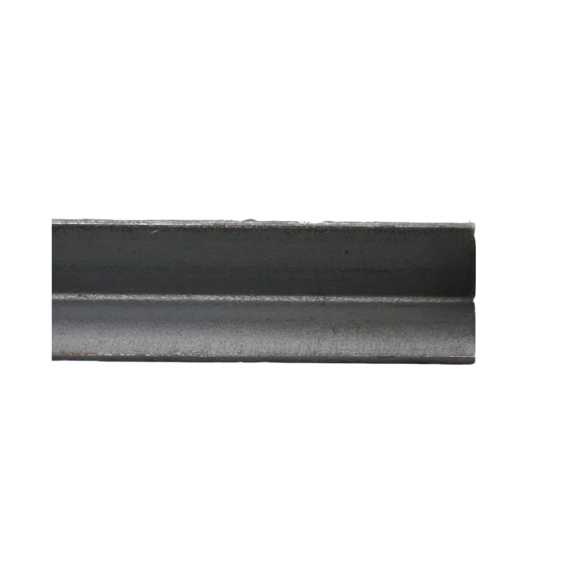 POSTE ANGULAR HIERRO L40*3.6 2.00 en color negro, material de hierro, diseño angular y resistente para estructuras.