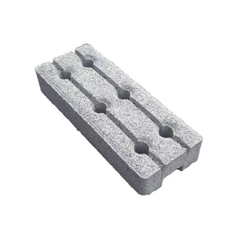BASE HORMIGON MALLA MOVIL INDUSMETAL gris de hormigón con diseño modular y agujeros de drenaje para construcción.