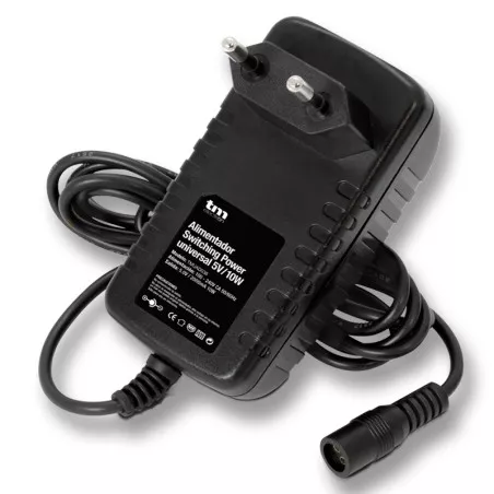 ALIMENTADOR ELECT. EST. 5V TMUAD038 negro, compacto, con conexión para dispositivos de 5V y cable flexible.