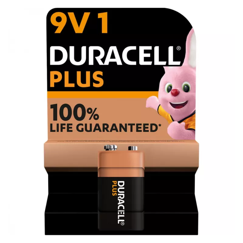 PILA PLUS POWER DURACELL 9V -D E1 de color negro y dorado, diseñada para alto rendimiento y larga duración.
