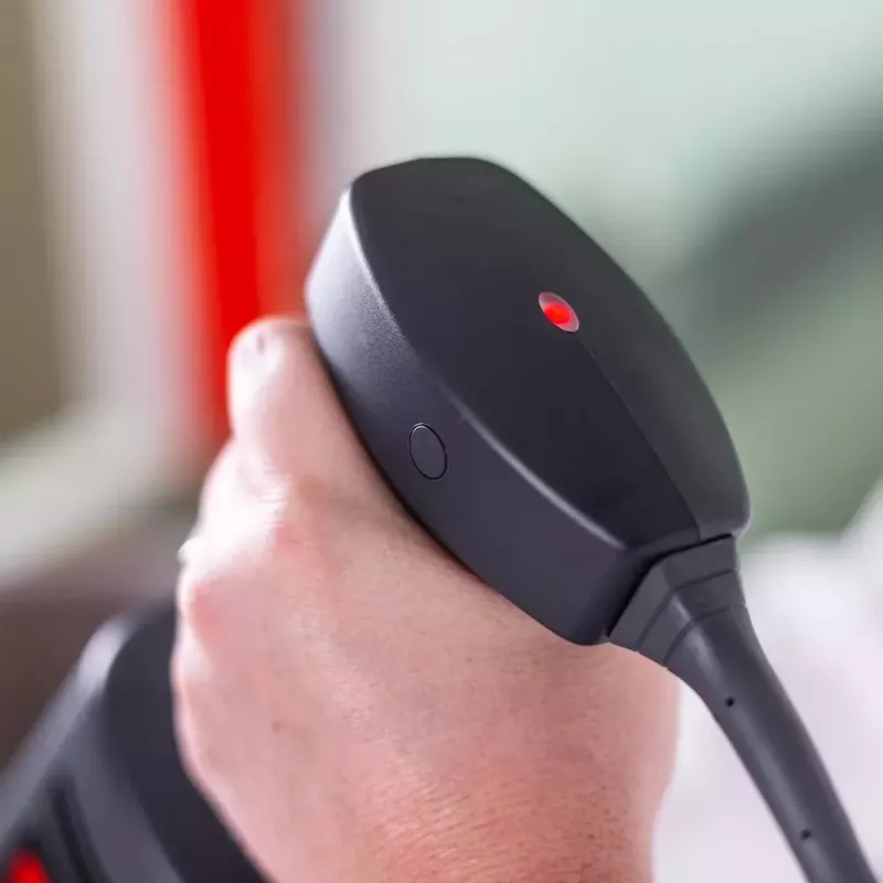 Batidora profesional de brazo Sammic XM-33 60L 400W con mango ergonómico negro y botón de control rojo.