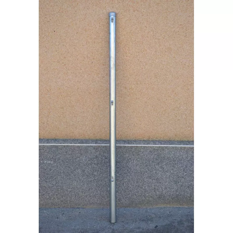 POSTE INTERMEDIO 100 SENDZIMIR de acero galvanizado, diseño tubular, acabado liso y resistente a la corrosión.