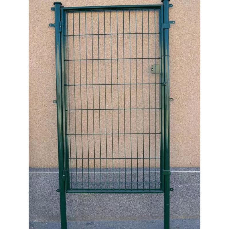 PUERTA 080 X 150 VERDE NUEVA con diseño de rejilla, estructura metálica y acabado resistente al clima.
