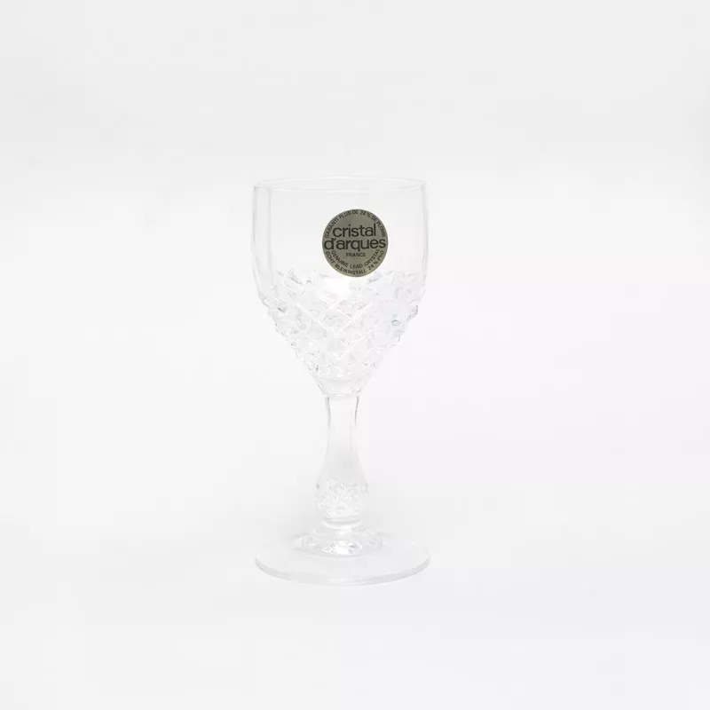 COPA CHENONCEAUX Nº 7 LICOR D\'ARQUE de cristal, diseño tallado en forma de diamante, acabado transparente y elegante.