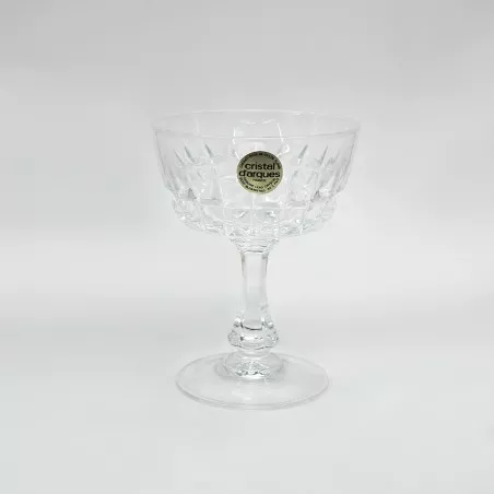 COPA POMPADOUR CHAMPAN BAJA D\'ARQUE de cristal transparente con diseño tallado y base elegante