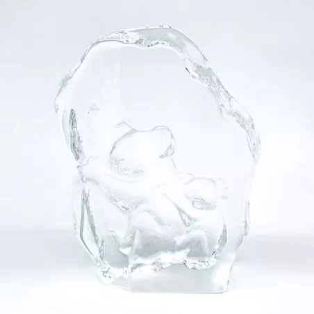 Bajo relieve KOOLA D\'ARQUES en cristal transparente con diseño elegante y acabado pulido.
