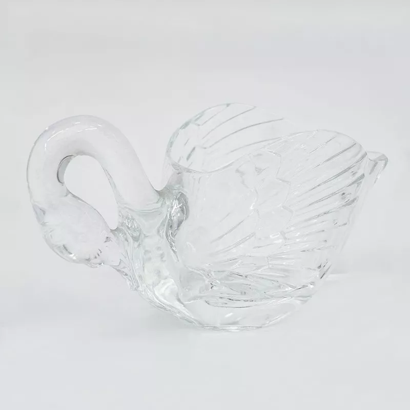 Centro 15 CYGNE D\'ARQUES decorativo de cristal transparente con diseño de cisne y acabado tallado.