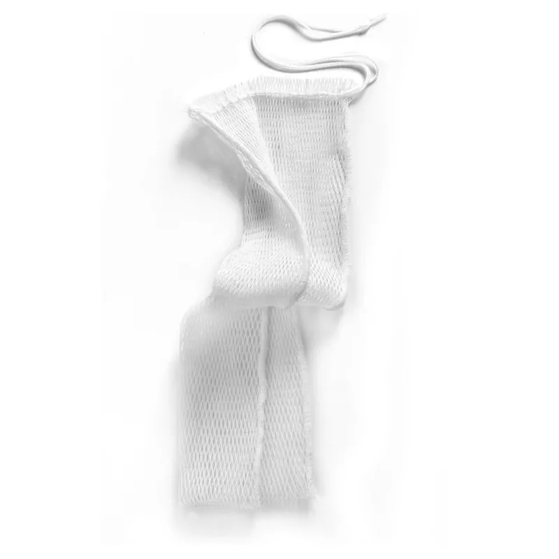 SACO LEGUMBRES 4KG IBILI 779010 de tejido blanco con cordón ajustable y diseño transpirable para almacenar legumbres.