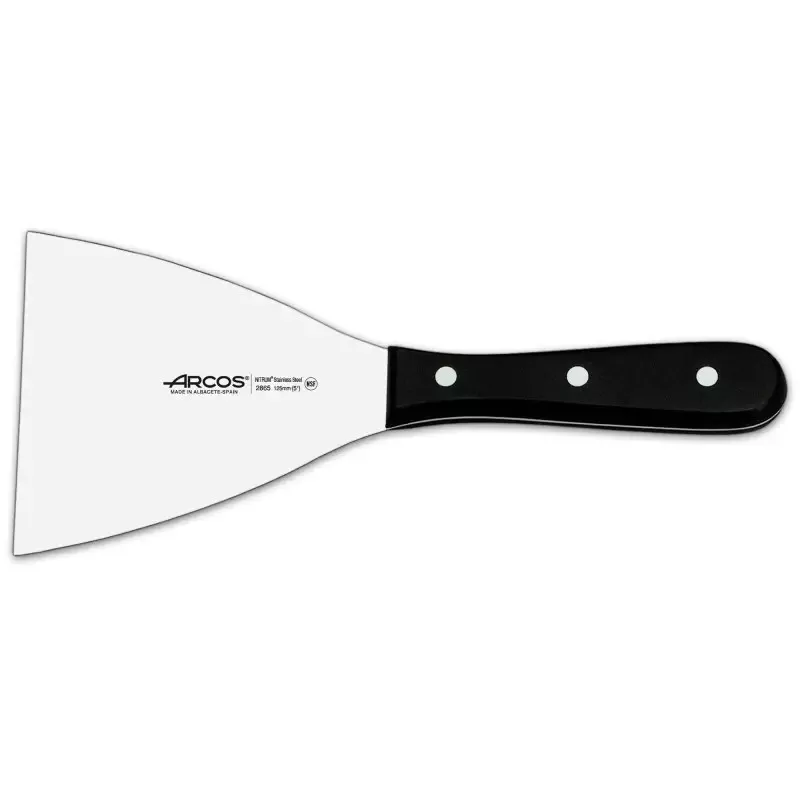 Espátula Arcos 286500 de acero inoxidable con mango negro y diseño ergonómico para cocina profesional.