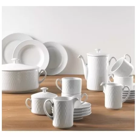 VAJILLA BALTICO BCO 57 P. 75881 ULTINOX de porcelana blanca con diseño moderno y acabado brillante, incluye platos y tazas.