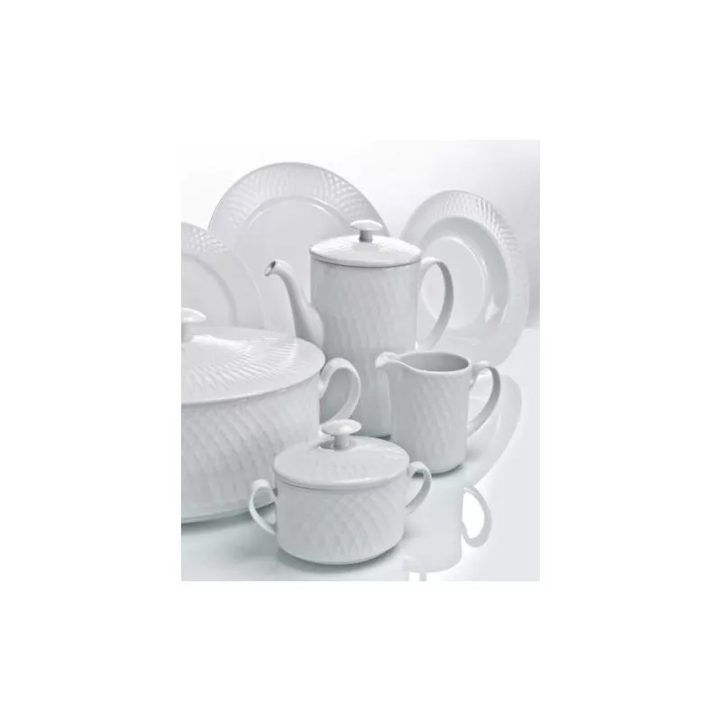 VAJILLA BALTICO BCO 57 P. 75881 ULTINOX de porcelana blanca con diseño en relieve y acabado brillante.