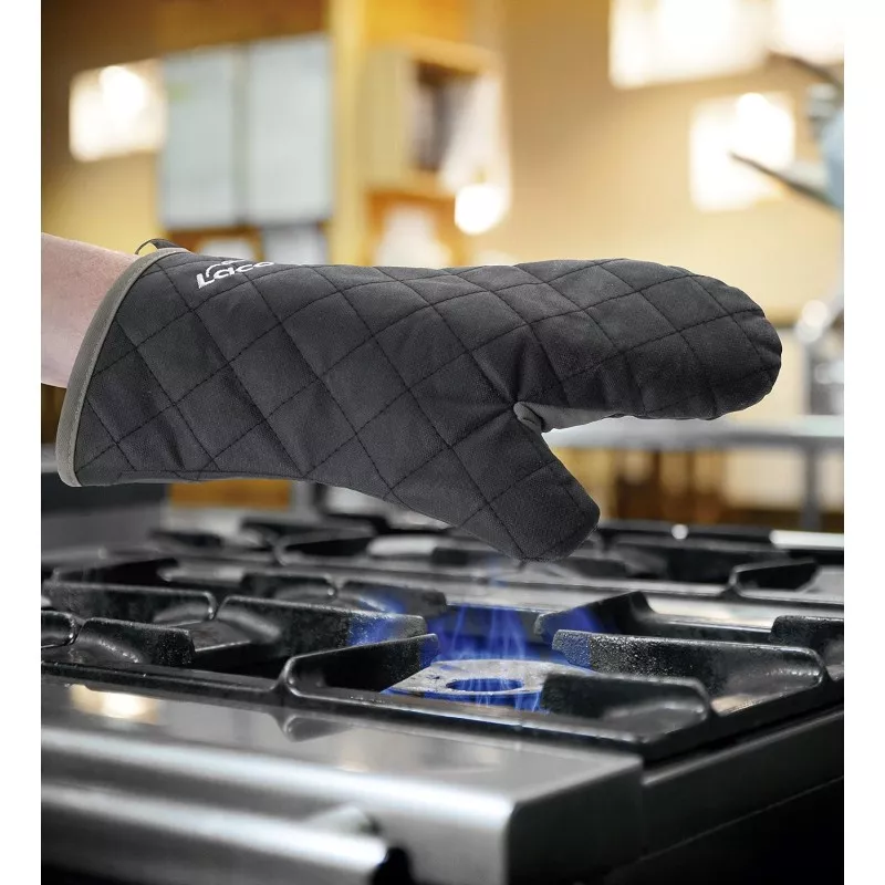 Guante Lacor 60070 retardante llama 36 cm de color negro, con diseño acolchado y material resistente al calor.