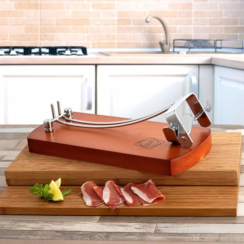 JAMONERO QUID RESERVA 7447009 en madera de alta calidad con soporte metálico y diseño elegante para cortar jamón.