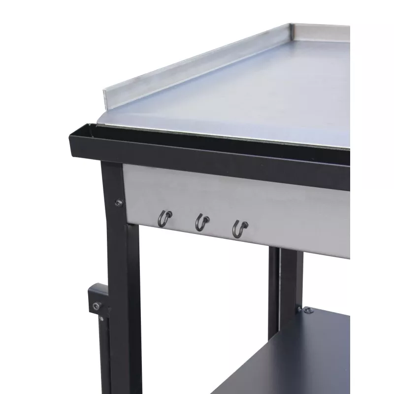 Paellero 400 plancha con ruedas, superficie de acero inoxidable y estructura negra, ideal para exteriores.