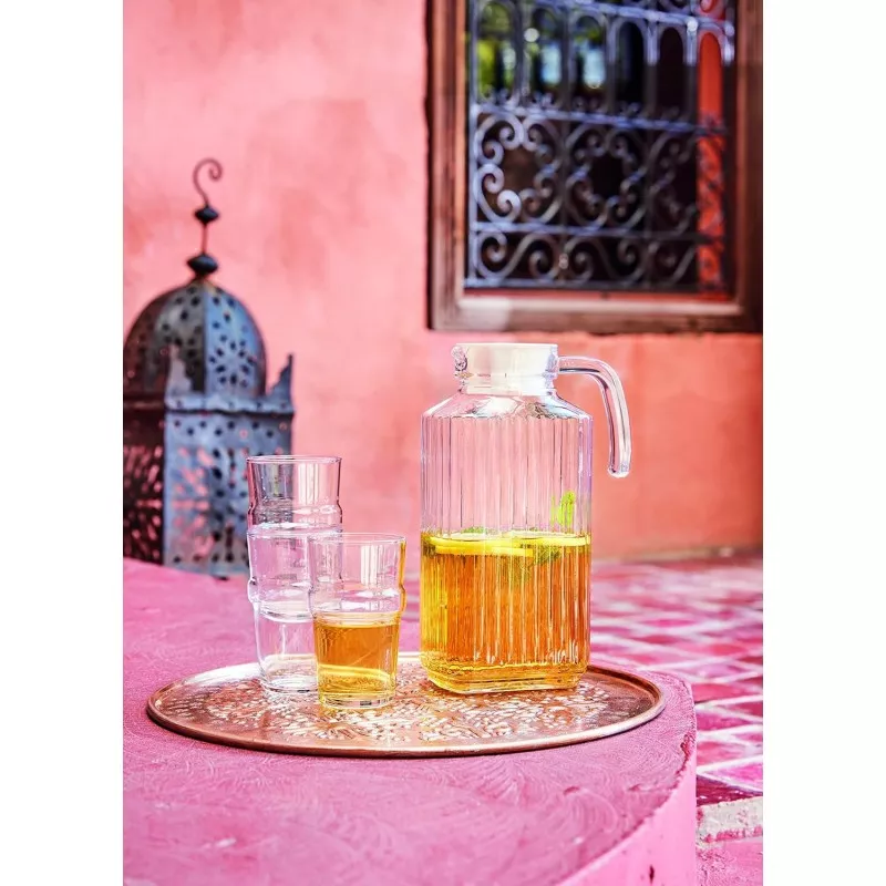 JARRA QUADRO 1.7 C/TAPA BCA 30629 de vidrio transparente con diseño estriado y tapa blanca, ideal para bebidas frías.