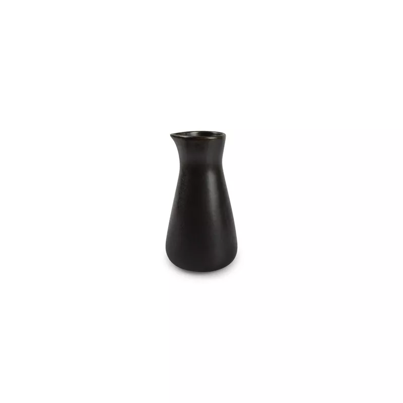 JARRA 46CL CERES NEGRA EA604631 de cerámica negra con acabado mate y diseño contemporáneo ideal para servir bebidas.