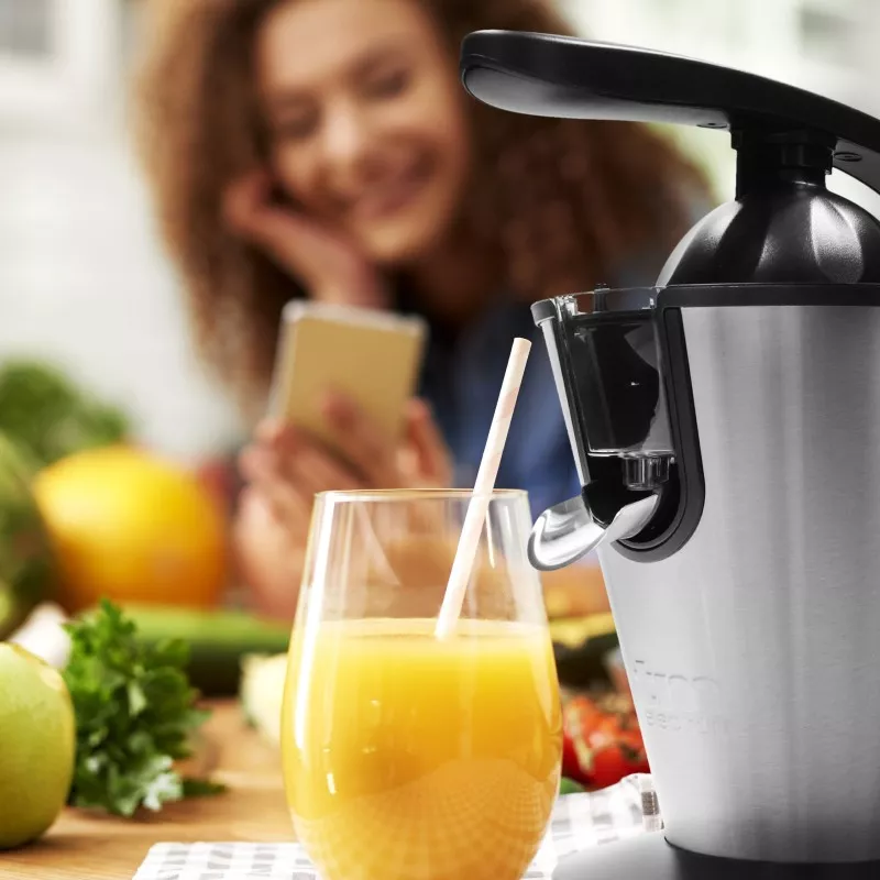 EXPRIMIDOR TM TMPEX012 INOX 160 W de acero inoxidable con diseño moderno y mango ergonómico para fácil uso.