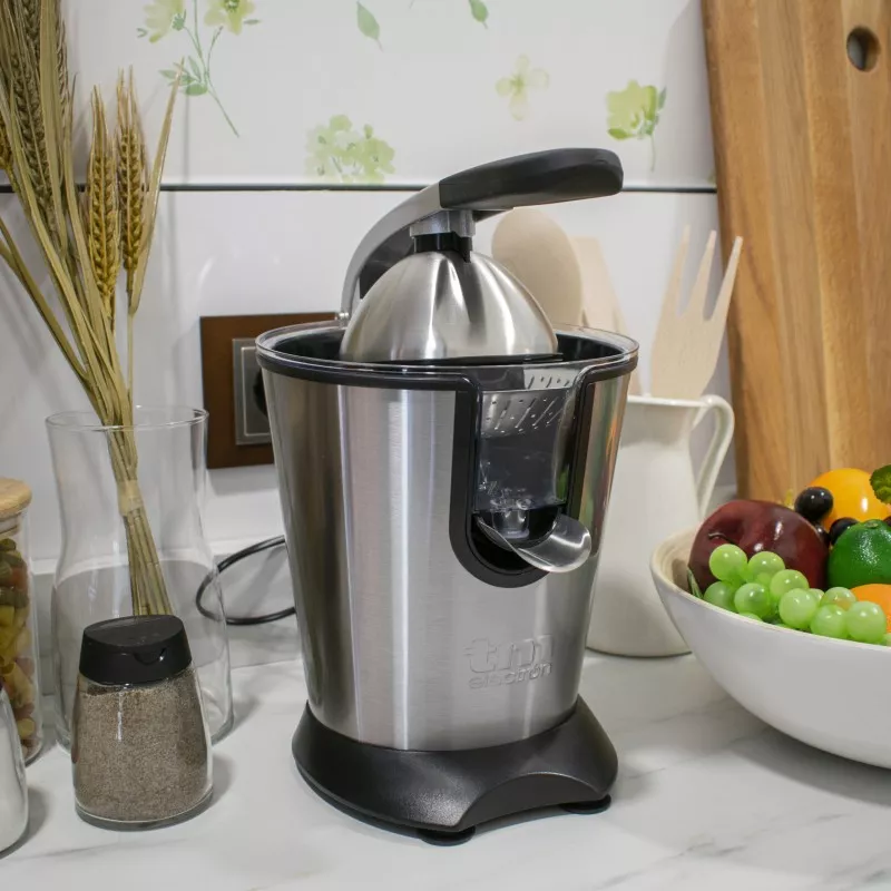Exprimidor TM Electron TMPEX010 inox 160 W con diseño moderno y acabado pulido, ideal para exprimir cítricos.