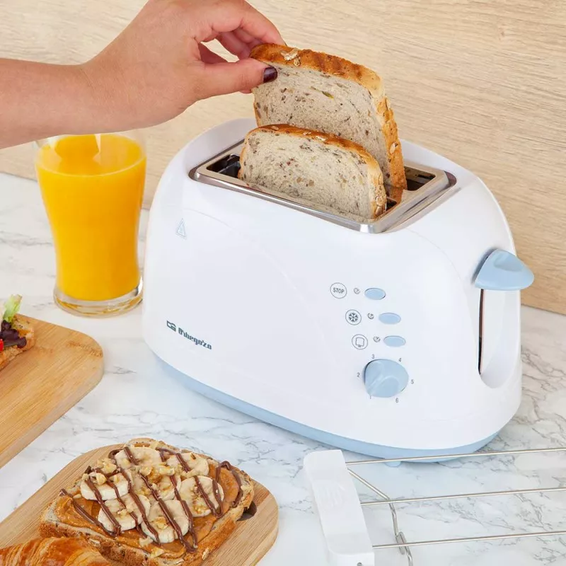 TOSTADOR ORBEGOZO TO 3010 BCO blanco con ranuras anchas y control de dorado ajustable para varios tipos de pan