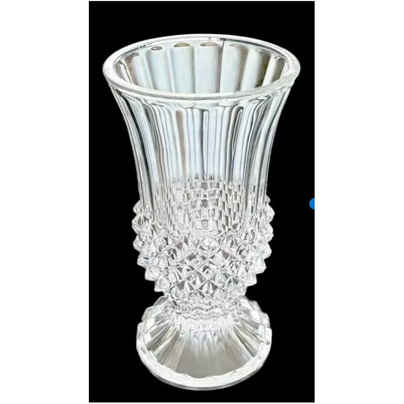 Florero Maintenon 23 Cristal d\'Arques de cristal transparente, diseño tallado y acabado elegante.