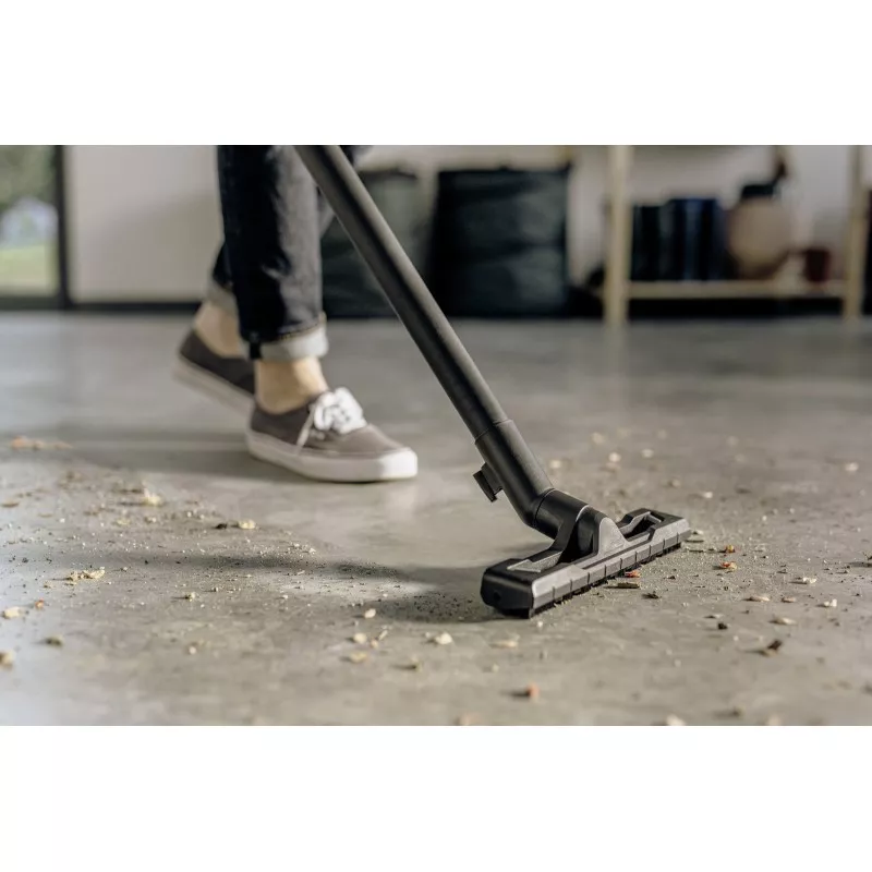 Aspirador Kärcher KWD 1 W seco húmedo 1000 W 12 L con diseño compacto y manguera de succión ajustable en color negro.
