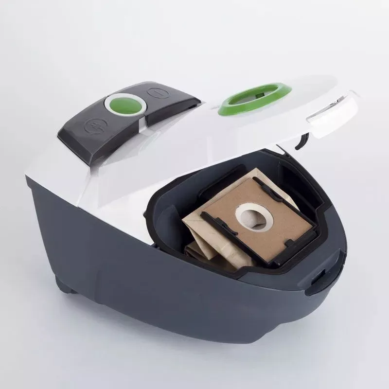 ASP. JATA AP915 C/BOLSA aspiradora compacta blanca y gris con diseño ergonómico y gran capacidad de almacenamiento.