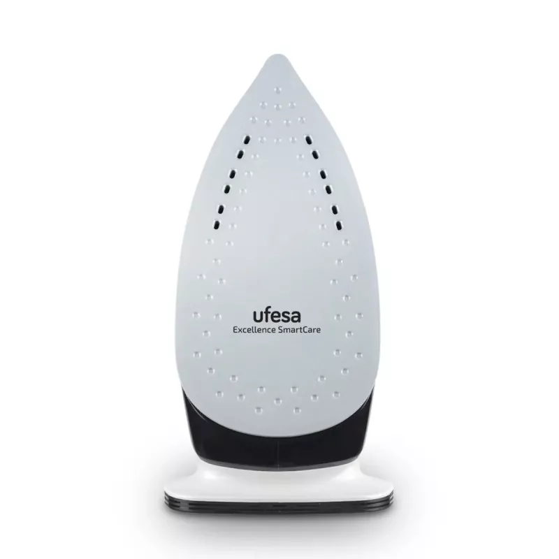 Centro Ufesa Excellence SmartCare 10 bar 2400W plancha de vapor blanca con suela antiadherente y diseño ergonómico.