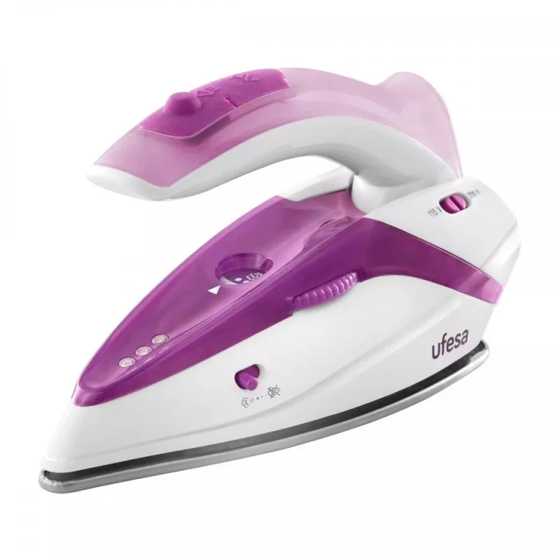 Plancha de viaje Ufesa Perfect Trip 1100 W bivolt de diseño compacto en colores blanco y morado, con suela de acero inoxidable.