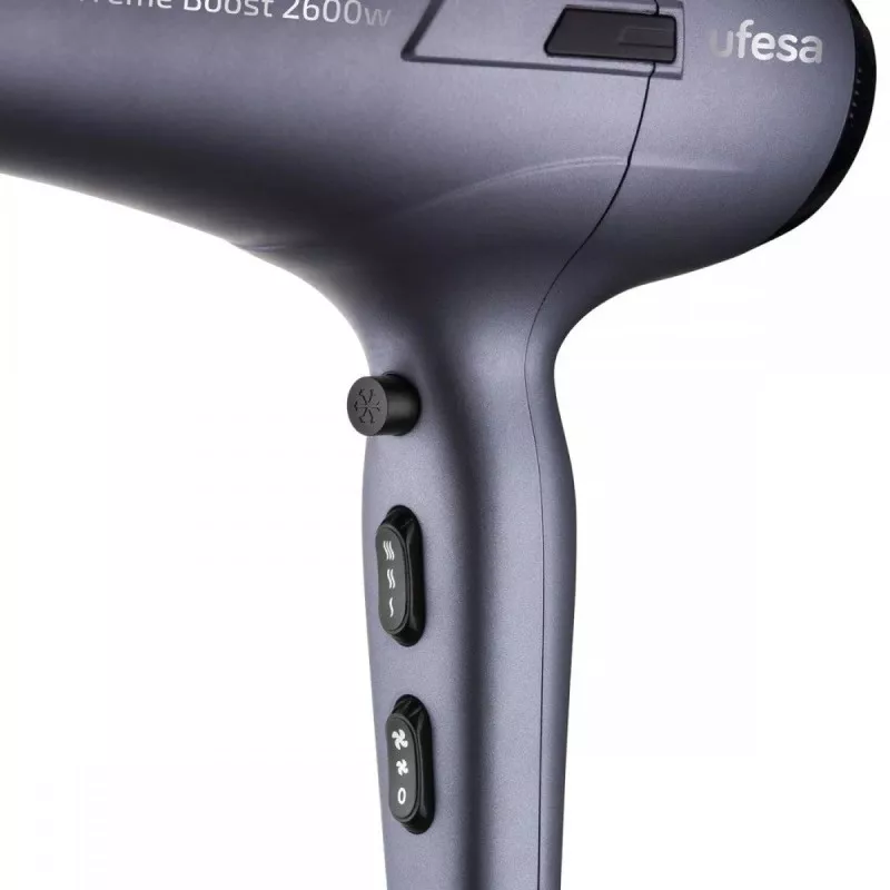 SECAPELO UFESA X-TREME BOOST secador de pelo profesional en color gris, con 2600W, botones de control y diseño ergonómico.