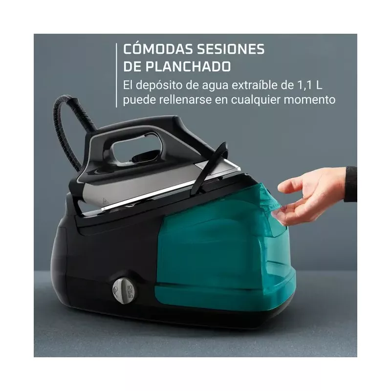 PLANCHA ROWENTA CENTRO DG8627FO 7,2 BAR con depósito de agua extralable de 1,1 L y diseño ergonómico en negro y azul.