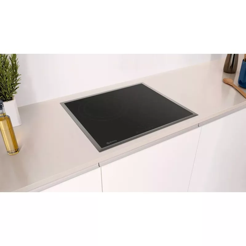 Placa vitrocerámica Balay 3EB715XR 3 zonas marco inox color negro diseño moderno y elegante de fácil instalación.