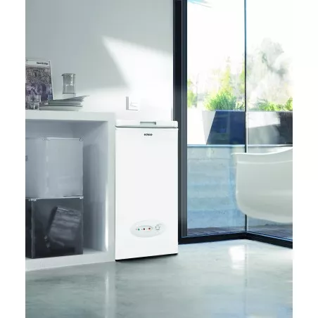 Congelador horizontal Edesa EZH-0611 59 L, color blanco, diseño compacto y moderno, ideal para espacios reducidos.