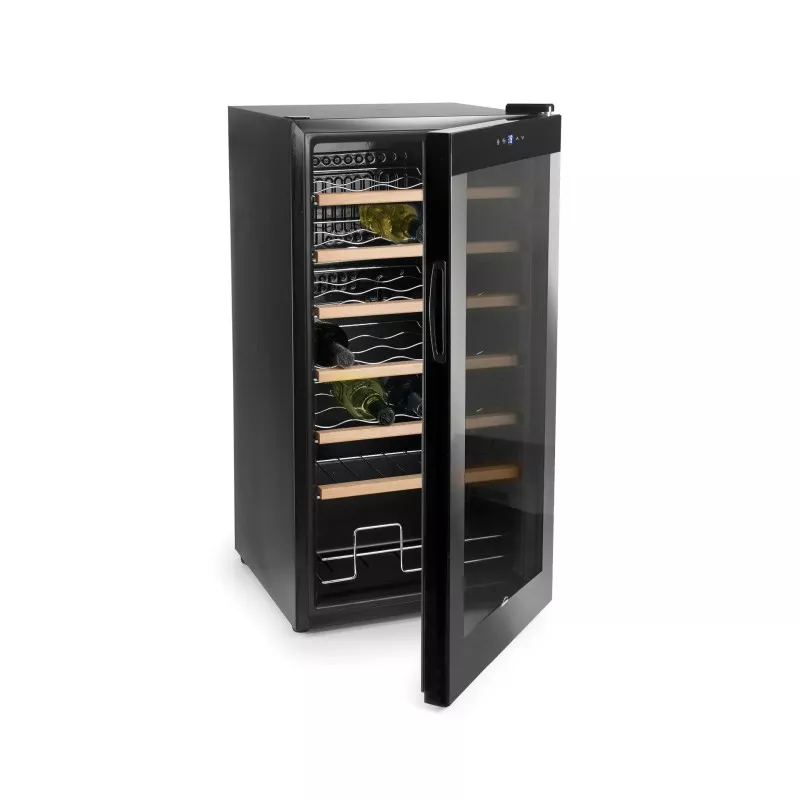 Vinoteca Lacor 69238 con compresor para 28 botellas, diseño elegante en negro y estantes de madera.