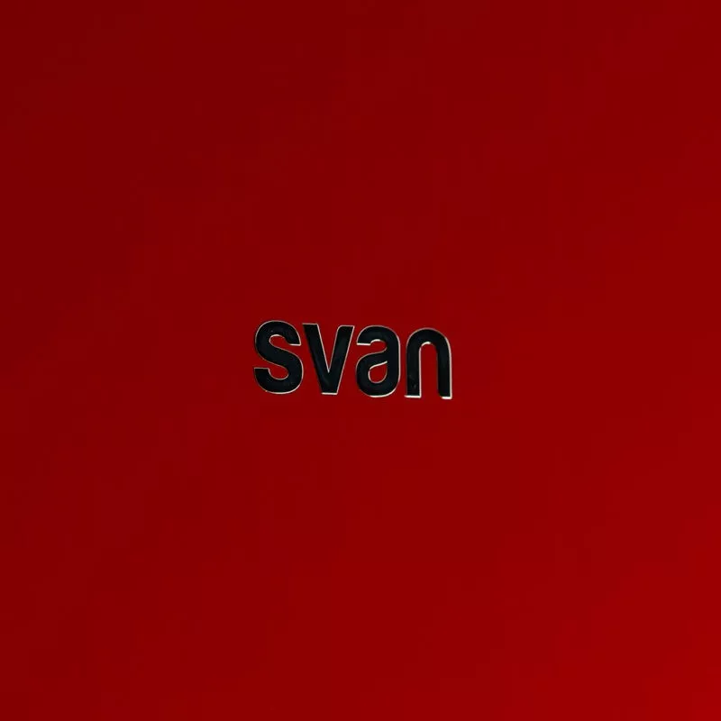 Frigorífico retro Svan SVRR1800 rojo de 2 puertas, 224 L, con diseño vintage y acabado brillante.